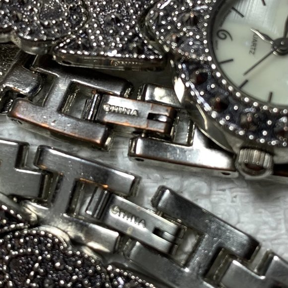 AVON Vintage 7" Antiqued Silvertone Bracelet & Watch Set. (447) - Picture 7 of 10